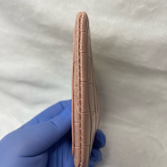 Unbranded pink alligator embossed wallet - Picture 3 of 6